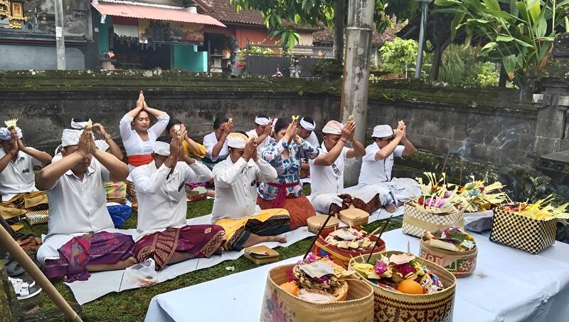 Persembahyangan Bersama Rahina Tumpek Wayang