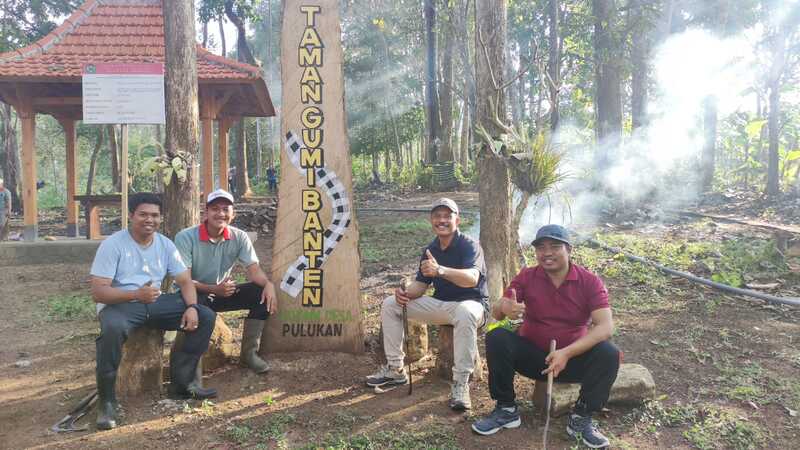 Kegiatan Jumat Bersih di Agrowisata Desa Pulukan