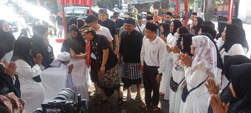 Kunjungan Bupati Badung di Wilayah Kabupaten Jembrana Dalam Rangka Penyerahan Dana Hibah