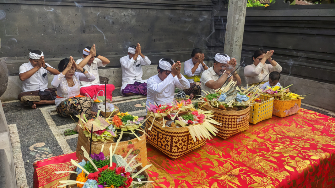 Persembahyangan Bersama untuk Memperingati Rahina Saraswati