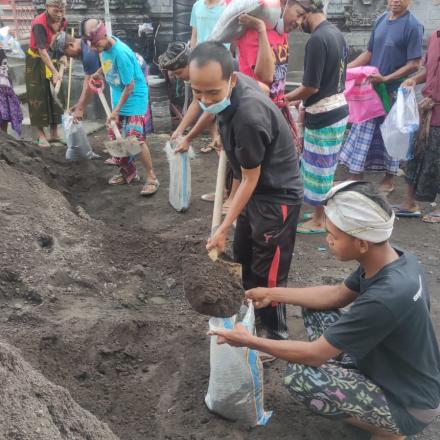 Bakti Sosial di Pura Puseh Pulukan