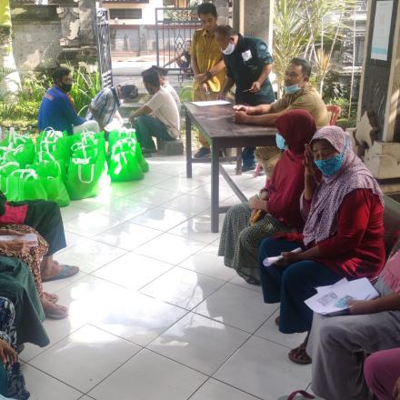 Pembagian Sembako 4